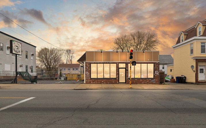 Pictures of Retail, Restaurant property located at 100 BOSTON ST, SALEM, MA 01970-1402 for lease - image #1