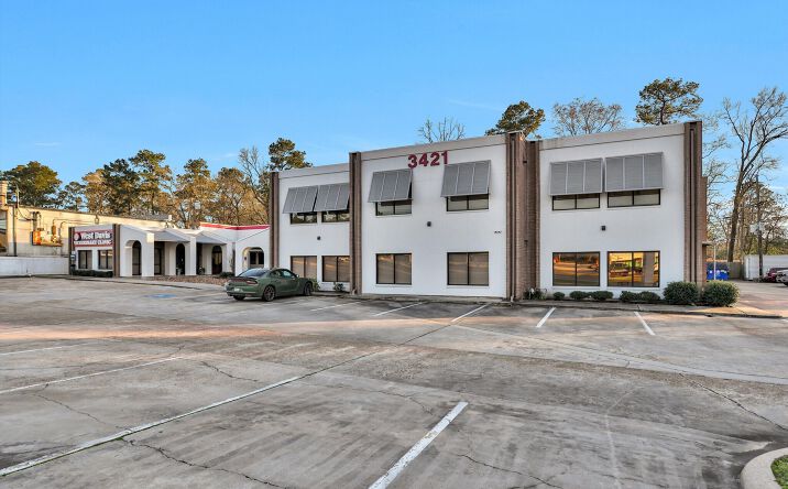 Pictures of Retail, Office property located at 3421 W Davis St, Conroe, TX 77304 for lease - image #1
