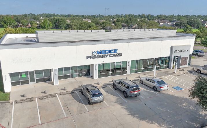Pictures of Retail property located at 17228 W Grand Parkway S, Sugar Land, TX 77479 for lease - image #1
