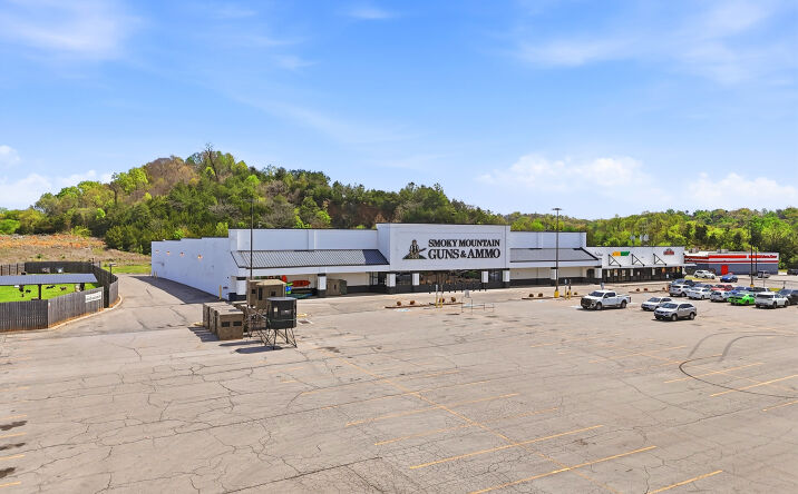 Pictures of Retail property located at 6221 Riverview Crossing Dr, Knoxville, TN 37924 for lease - image #1