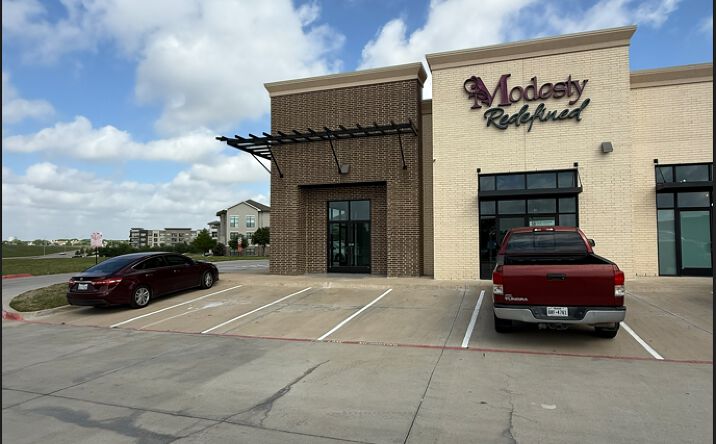 Pictures of Retail property located at 1815 W CAMPBELL RD, GARLAND, TX 75044-2406 for lease - image #1