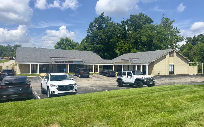 Pictures of Retail, Office, Special Purpose property located at 1 Hilltop Village Center Dr, Eureka, MO 63025 for lease - image #1