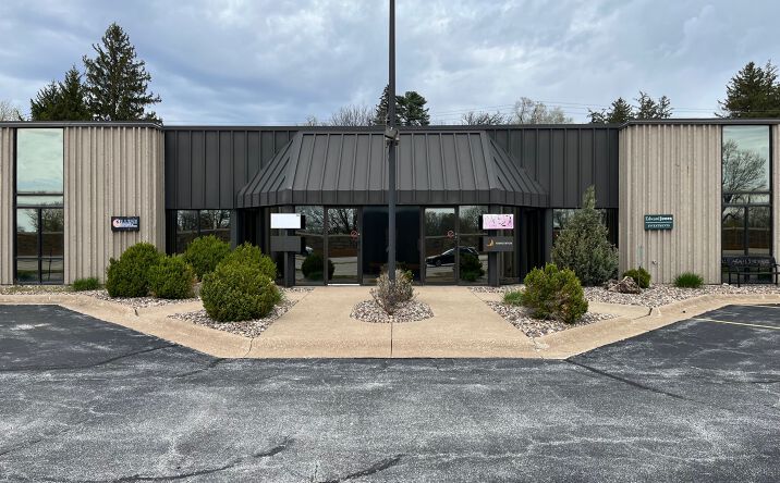 Pictures of Retail, Office, Special Purpose property located at 4900 38th Ave, Suite 3A, Moline, IL 61265 for lease - image #1