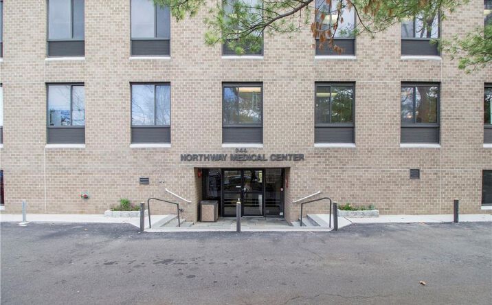 Pictures of Office property located at 944 N Broadway, Yonkers, NY 10701 for lease - image #1