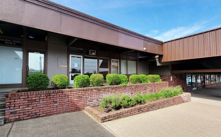 Pictures of Retail property located at 1579 Edgewater St NW, Salem, OR 97304 for lease - image #1