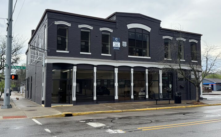 Pictures of Office property located at 1638 E Market St, New Albany, IN 47150 for lease - image #1