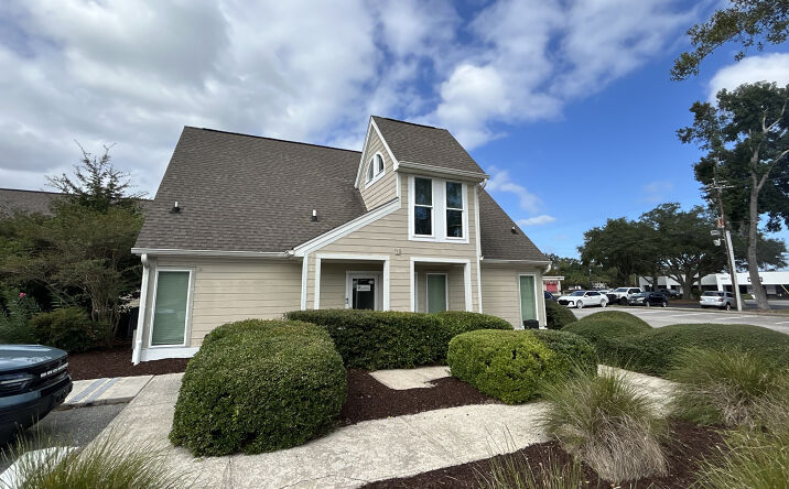 Pictures of Office property located at 1041 Johnnie Dodds Blvd, Suite 14A, Mount Pleasant, SC 29464 for lease - image #1