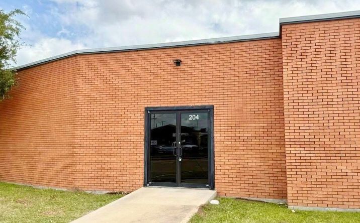 Pictures of Retail, Office, Special Purpose property located at 204 Parking Way Street, Lake Jackson, TX 77566 for lease - image #1