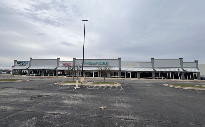 Pictures of Retail, Office property located at 26 Volunteer Dr, Galesburg, IL 61401 for lease - image #1