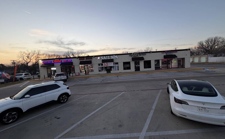 Pictures of Retail property located at 1209 N Grand Ave, Gainesville, TX 76240 for lease - image #1