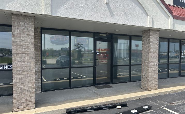 Pictures of Retail, Special Purpose property located at 3118 Alvey Park Dr E Unit 3, Owensboro, KY 42303 for lease - image #1