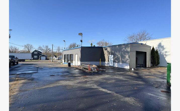 Pictures of Special Purpose, Retail, Office property located at 1015 8th St, Baraboo, WI 53913 for lease - image #1