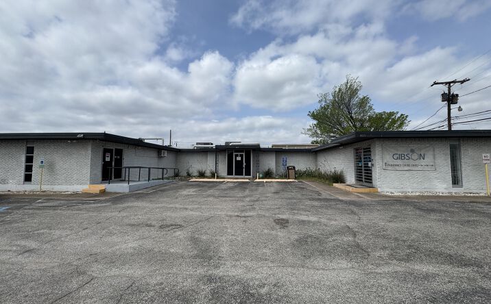 Pictures of Office, Retail property located at 811 N O'Connor Rd, Irving, TX 75061 for lease - image #1