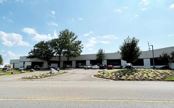 Pictures of Industrial property located at 475 Metroplex Dr, Nashville, TN 37211 for lease - image #1
