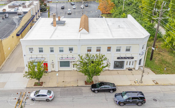 Pictures of Retail property located at 528 S York Streets, Elmhurst, IL 60126 for lease - image #1