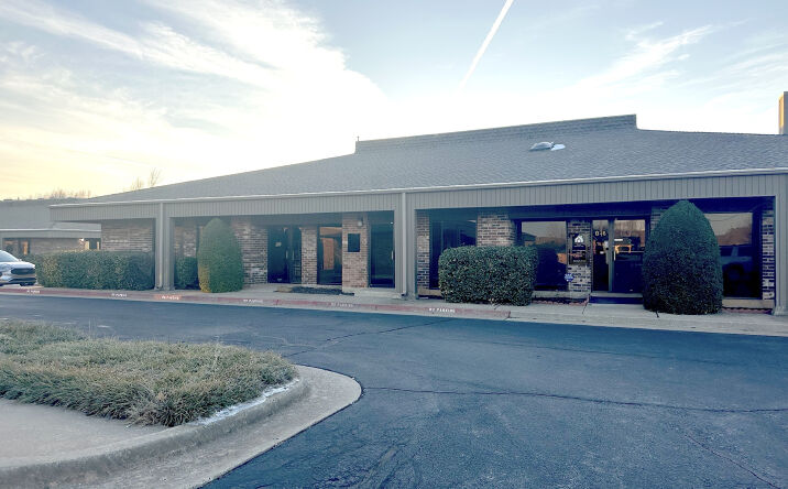 Pictures of Retail, Office property located at 11914 N Pennsylvania Ave, Oklahoma City, OK 73120 for lease - image #1