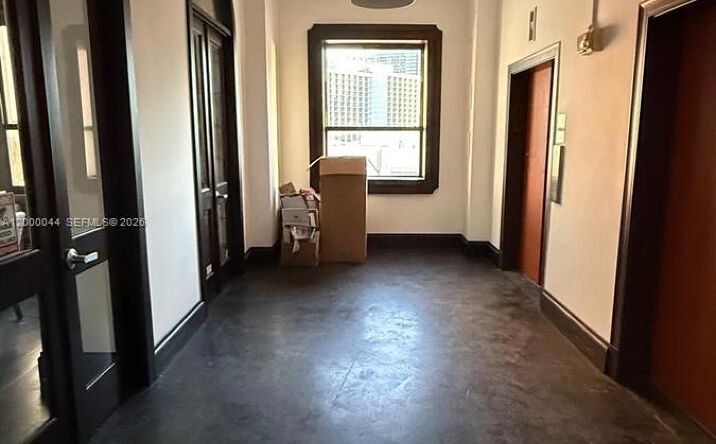 Pictures of Office property located at 168 SE 1st St PH, Miami, FL 33131 for lease - image #1