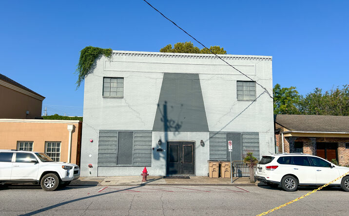 Pictures of Restaurant, Retail property located at 105 N Jackson St, Mobile, AL 36602 for lease - image #1