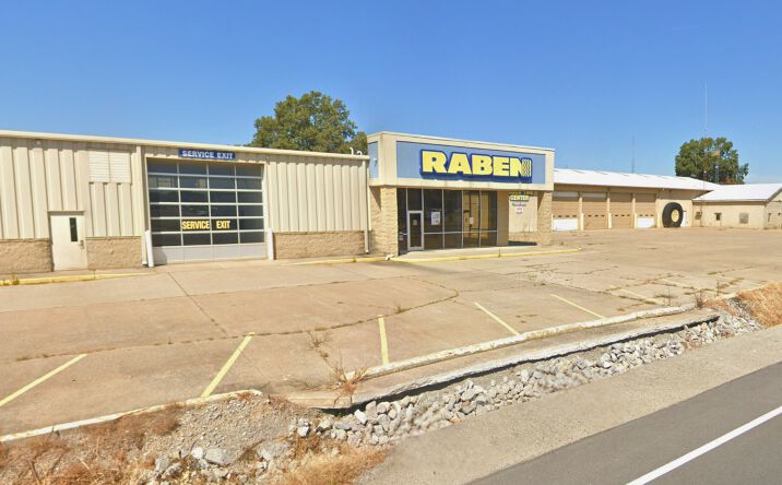 Pictures of Retail, Industrial property located at 709 S Commercial St, Harrisburg, IL 62946 for lease - image #1