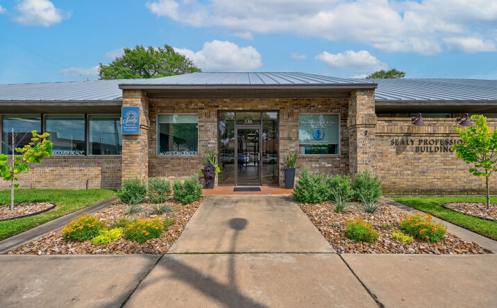 Pictures of Office property located at 330 Main St, Sealy, TX 77474 for lease - image #1