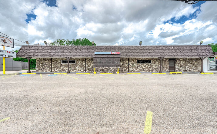 Pictures of Restaurant property located at 2422 S Gordon St, Alvin, TX 77511 for lease - image #1