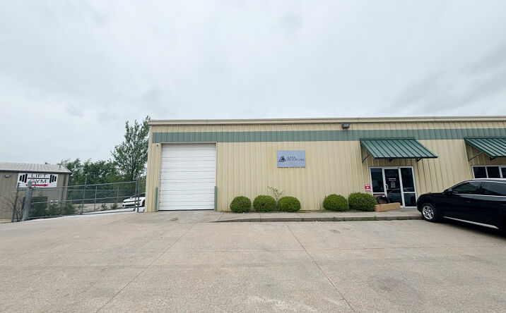 Pictures of Industrial property located at 1531 N COMMERCIAL RD, NIXA, MO 65714 for lease - image #1