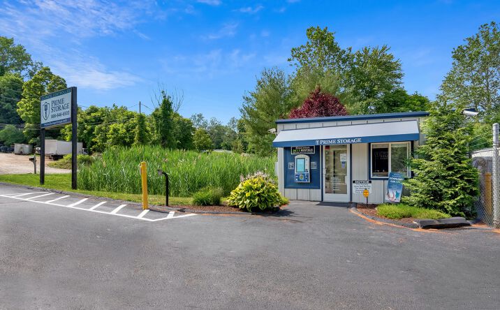 Pictures of Retail property located at 25 Del Mar Dr, Brookfield, CT 06804 for lease - image #1