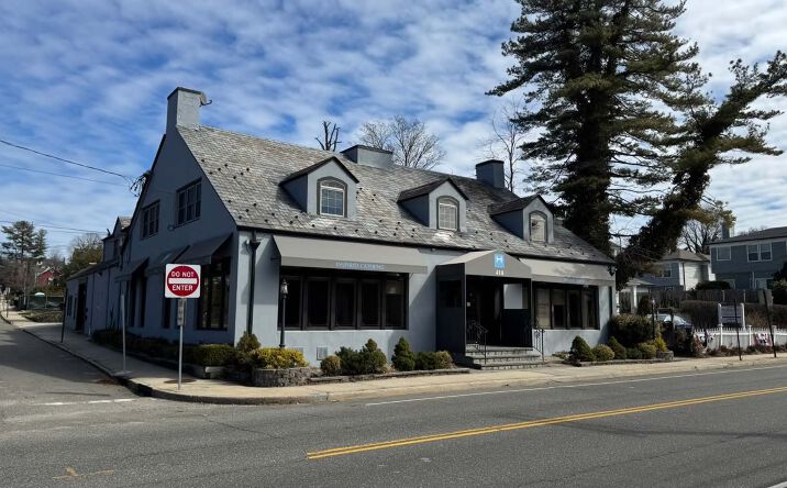 Pictures of Retail, Restaurant property located at 410 Main St, Port Washington, NY 11050 for lease - image #1