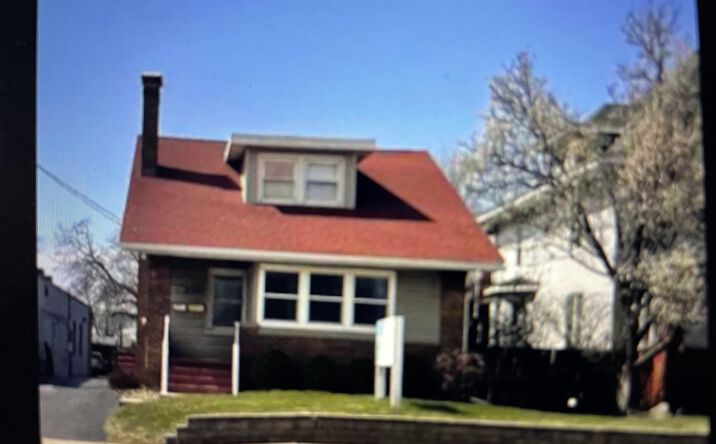 Pictures of Office property located at 3709 N SHERIDAN Road, Peoria, IL 61614 for lease - image #1