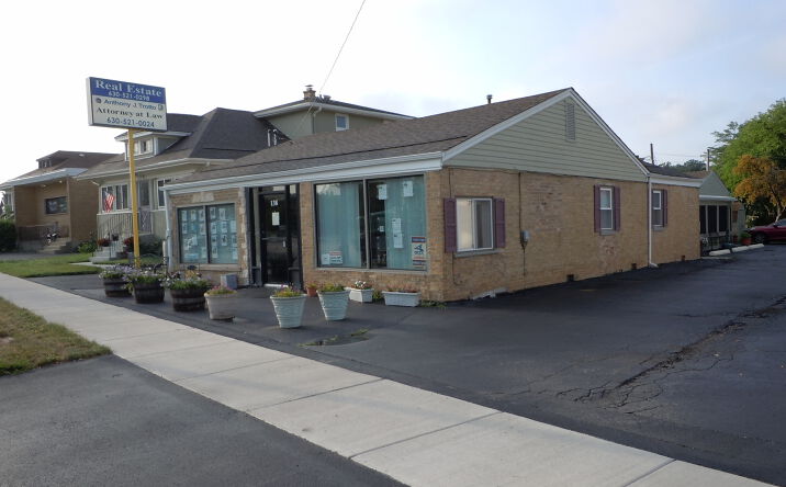Pictures of Retail property located at 138 W Irving Park Road front, Wood Dale, IL 60191 for lease - image #1