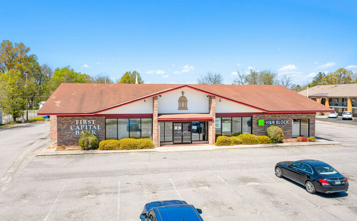 Pictures of Office property located at 207 Hwy 15-401 Bypass W, Bennettsville, SC 29512 for lease - image #1