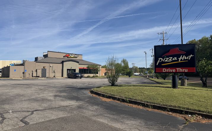 Pictures of Retail, Restaurant property located at 4030 Singleton Pkwy, Memphis, TN 38128 for lease - image #1