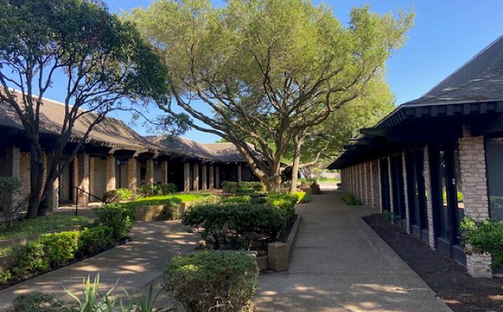 Pictures of Office property located at 3500 Hillcrest Dr, Waco, TX 76708 for lease - image #1