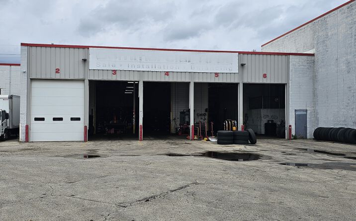 Pictures of Industrial property located at 622 East Northwest Highway, Des Plaines, IL 60016 for lease - image #1