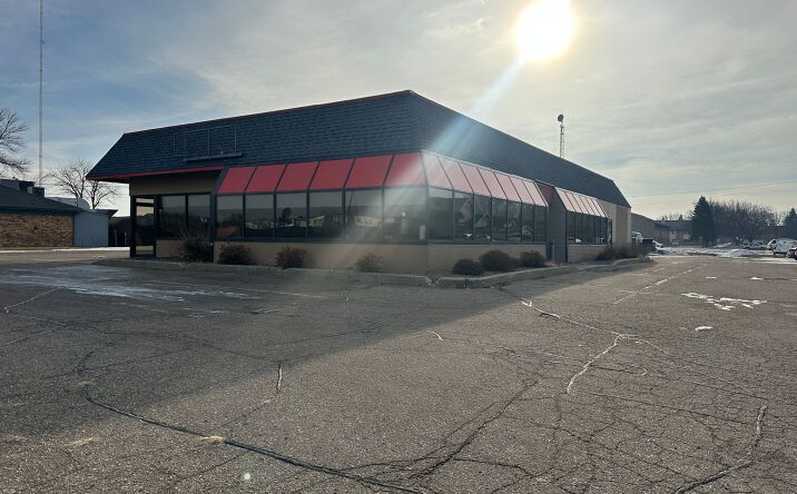 Pictures of Retail, Restaurant property located at 1402 E College Dr, Marshall, MN 56258 for lease - image #1
