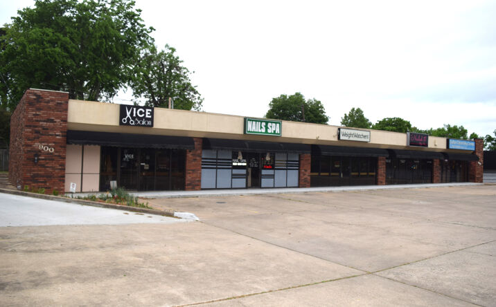 Pictures of Retail property located at 900 S. Greenwood Ave, Fort Smith, AR 72901 for lease - image #1
