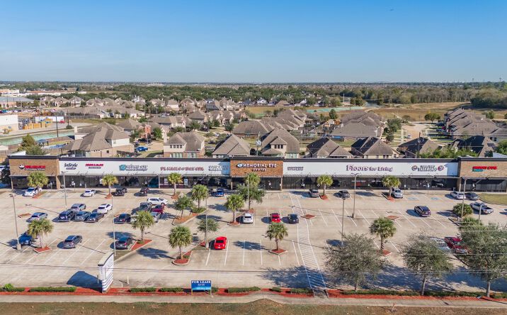 Pictures of Retail property located at 2705 E Broadway, Pearland, TX 77581 for lease - image #1