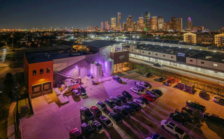 Pictures of Restaurant, Retail property located at 2101 Summer St, Houston, TX 77007 for lease - image #1