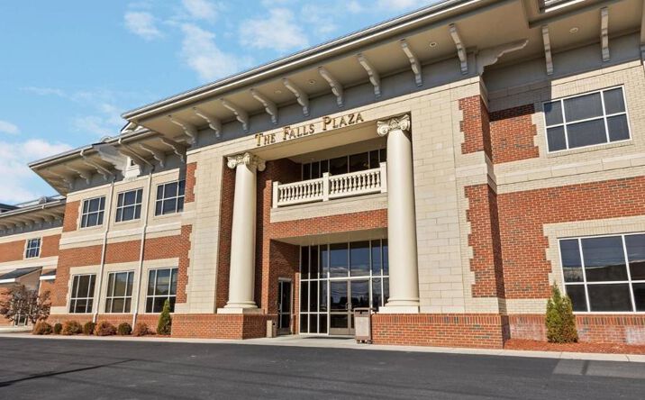 Pictures of Office property located at 355 Falls Drive, Abingdon, VA 24210 for lease - image #1