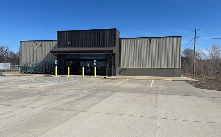 Pictures of Retail, Office, Industrial property located at 704 N Willow St, Royalton, MN 56373 for lease - image #1
