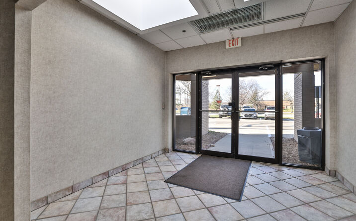 Pictures of Office property located at 4460 Carver Woods Dr, Blue Ash, OH 45242 for lease - image #1