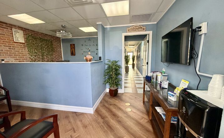 Pictures of Office property located at 6404 Manatee Ave W, Bradenton, FL 34209 for lease - image #1