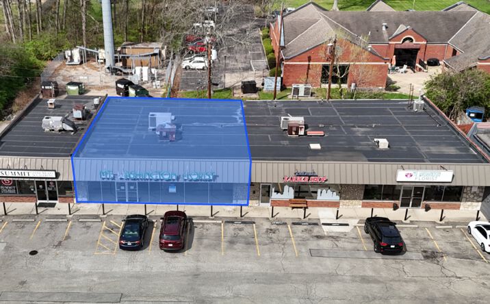 Pictures of Retail property located at 1967 8 Mile Rd, Cincinnati, OH 45255 for lease - image #1