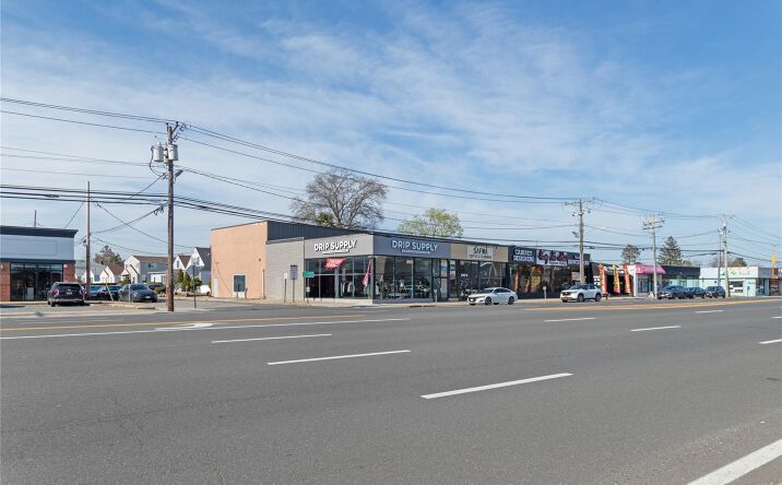 Pictures of Retail property located at 435 Old Country Road 435, Westbury, NY 11590 for lease - image #1