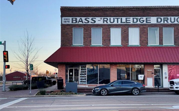 Pictures of Retail property located at 201 W Moore Ave, Terrell, TX 75160 for lease - image #1