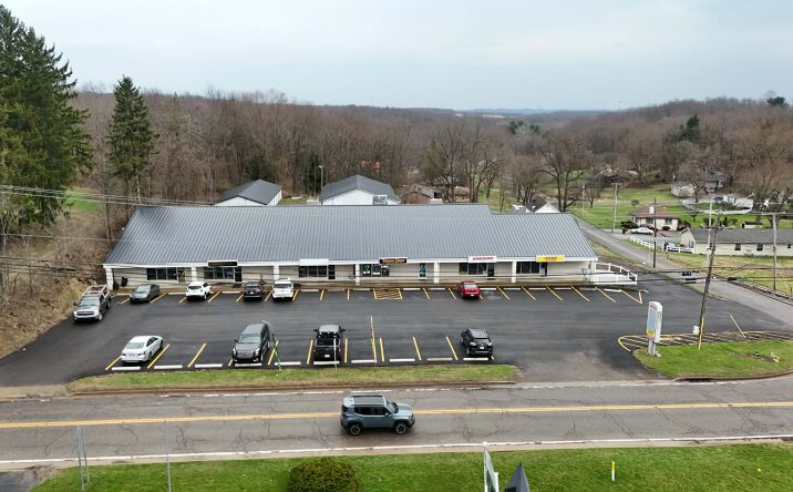 Pictures of Retail, Office, Restaurant property located at 16572 Saint Clair Avenue, East Liverpool, OH 43920 for lease - image #1