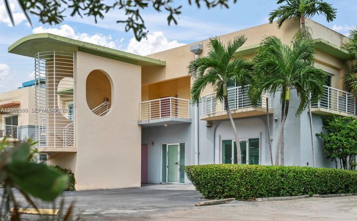 Pictures of Retail property located at 200 E Dania Beach Blvd, Dania Beach, FL 33004 for lease - image #1