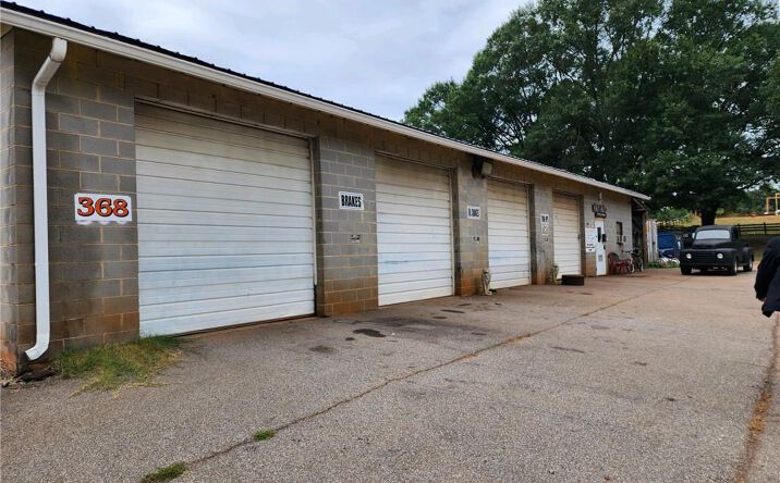 Pictures of Retail property located at 368 Adams Clarke Road, Commerce, GA 30530 for lease - image #1