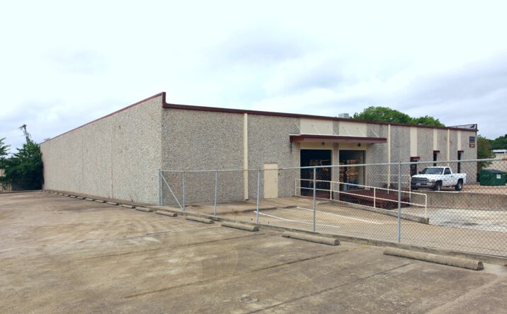 Pictures of Industrial property located at 4304 N Beltwood Pkwy, Farmers Branch, TX 75244 for lease - image #1