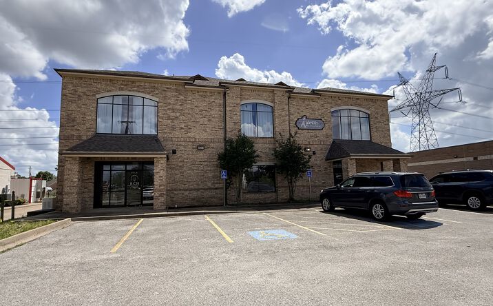 Pictures of Retail, Office property located at 2140 W. Grande Blvd., Suite C, Tyler, TX 75703 for lease - image #1